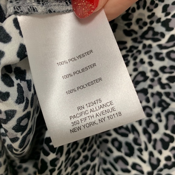 ✨JONES NY Grey Leopard Print Long Sleeve Blouse - Picture 6 of 7
